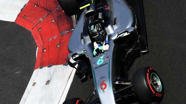 Rosberg vence de ponta a ponta corrida morna nas ruas do Azerbaij&atilde;o
