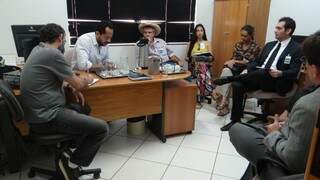 Procurador da República (2º à direita) com representantes de produtores (Foto: Ana Paula Amaral/Divulgação)