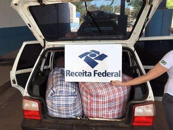 Taxista &eacute; flagrado transportando 150 quilos de roupas falsificadas