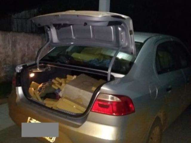Homem &eacute; encontrado em mata ap&oacute;s abandonar carro com 622 Kg de maconha