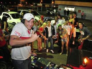 Saveiro virou cabine de DJ (Foto: João Garrigó)