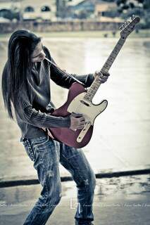 Guitarrista ingressou na música quando ainda era adolescente, aos 15 anos. (Foto: Divulgação)