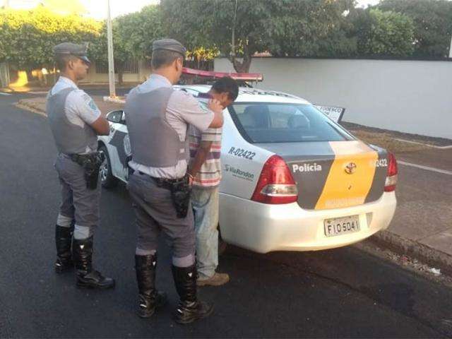 Suspeito de matar o irm&atilde;o &eacute; preso caminhando em rodovia de SP
