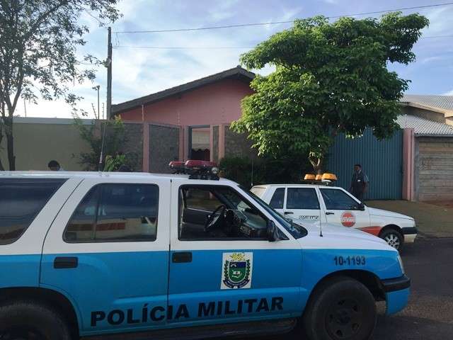 Dupla amarra casal de idosos e leva carro, dinheiro e j&oacute;ias