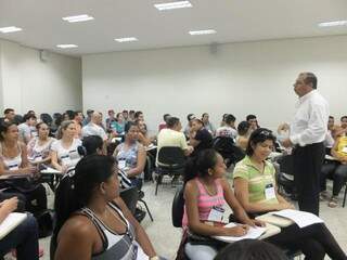 Participantes de curso da Associação Comercial durante aula (Foto: Assessoria/ ACICG)