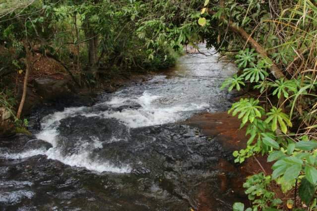 Pol&iacute;cia investiga morte de mulher que caiu em cachoeira durante ritual religioso