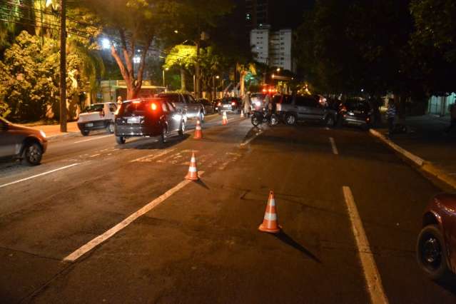 Acidente tumultua tr&acirc;nsito em frente ao Belmar Fidalgo