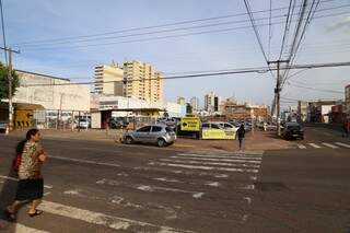 Estacionamento funciona no quadrilátero onde seria construído o shopping Cidade Morena.  (Foto: Fernando Antunes)
