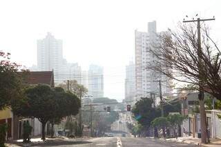 Cidade amanhece encoberta por fumaça. (Foto: Marcos Ermínio)