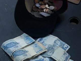 Dinheiro apreendido com o suspeito e que possivelmente, foi adquirido com o tráfico. (Foto: Divulgação) 