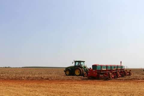 Região sul avança, mas falta de chuva prejudica plantio de soja em MS