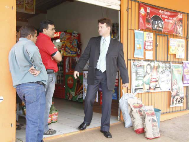  Varredura em com&eacute;rcio do Aero Rancho flagra 5 mil ma&ccedil;os de cigarros