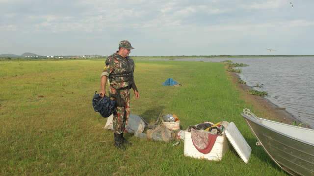  Pol&iacute;cia flagra acampamento de pescadores no rio Paraguai