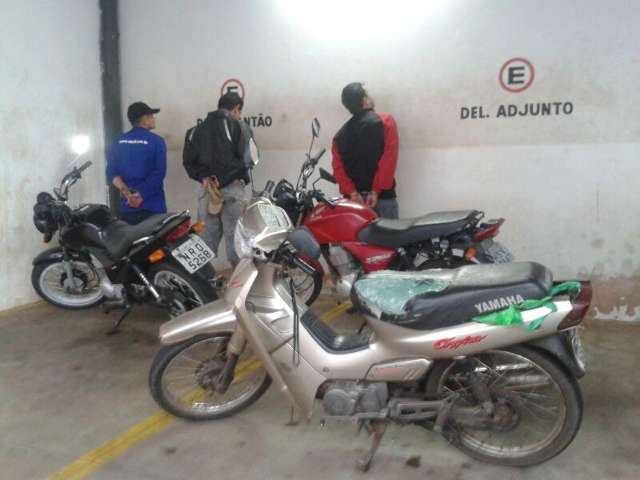 Tr&ecirc;s detentos do semiaberto s&atilde;o flagrados com motos roubadas ao deixar pres&iacute;dio 