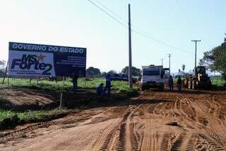 Estrada que dá acesso ao IFMS será asfaltada. (Foto: Edemir Rodrigues/Notícias MS)