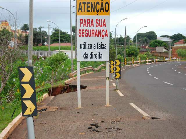  Com obra antiga, Prefeitura n&atilde;o descarta novos desmoronamentos 
