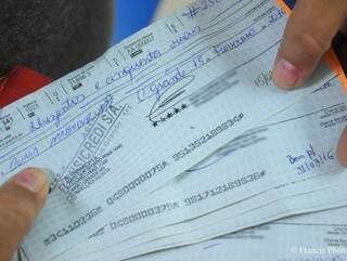 Cheques são cada vez menos usados em MS (Foto: Paulo Francis)