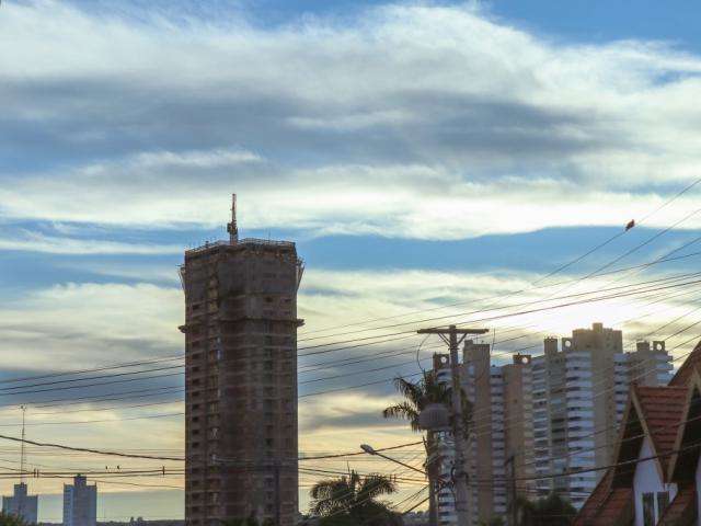 Sexta ser&aacute; mais um dia de calor&atilde;o com chuva &agrave; tarde, prev&ecirc; Inmet