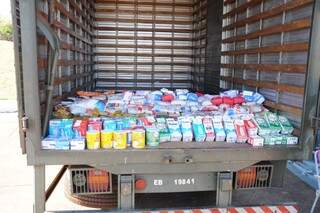 Foram arrecadados mais de meia tonelada de alimentos (Foto: Paulo Francis)