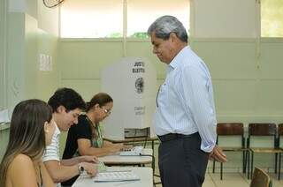 Puccinelli disse que voto é secreto, mas deu palpite (Foto: Alcides Neto)