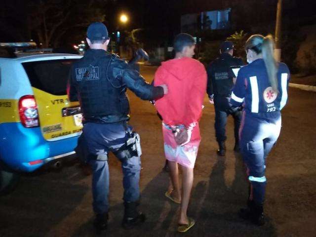 Em fuga, adolescente aponta arma de brinquedo para guardas e &eacute; morto
