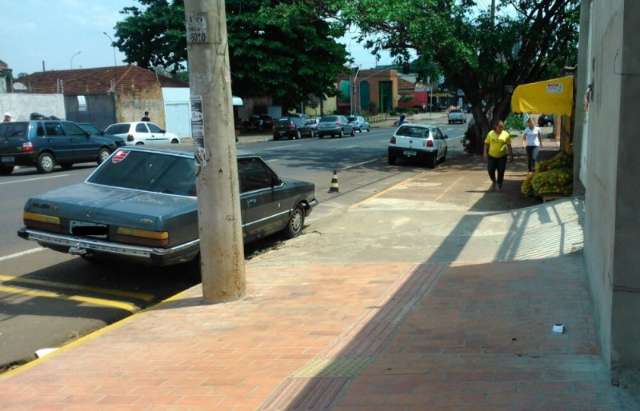 Leitora denuncia guarda de vagas irregular em ruas do Centro