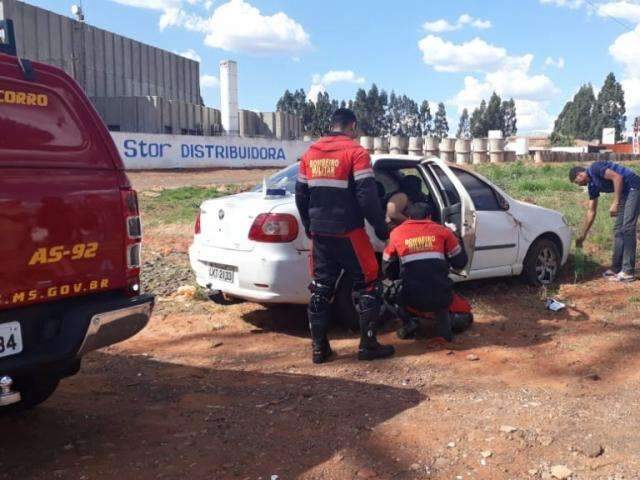&ldquo;Fechada&rdquo; provoca capotagem de ve&iacute;culo com m&atilde;e e duas crian&ccedil;as