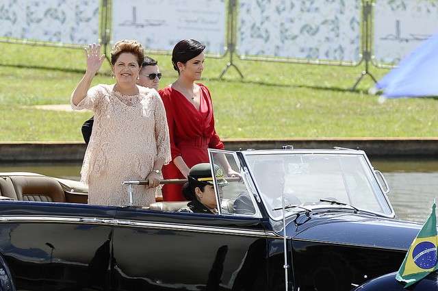 Dilma prop&otilde;e pacto nacional contra a corrup&ccedil;&atilde;o e defende Petrobras