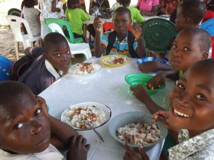 Para dar infância digna do nome a crianças africanas, ONG arrecada recurso em MS