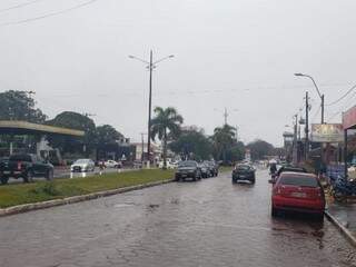 Chuva desta tarde na Linha Internacional entre Ponta Porã e Pedro Juan Caballero (Foto: Humberto Coronel/Mbykymi Notícias)
