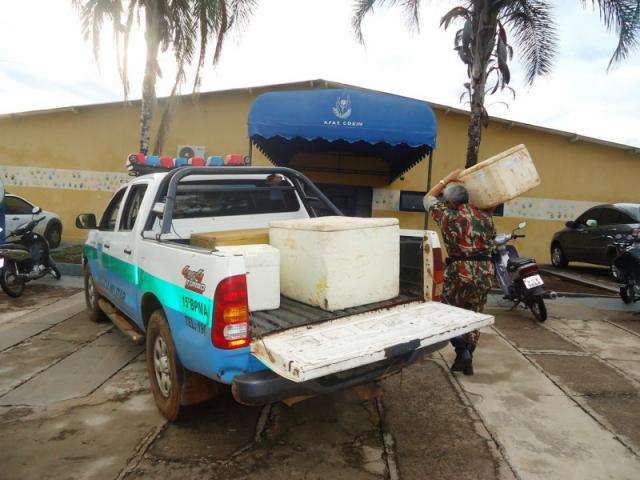 Pol&iacute;cia doa em Coxim pescado que foi apreendido 