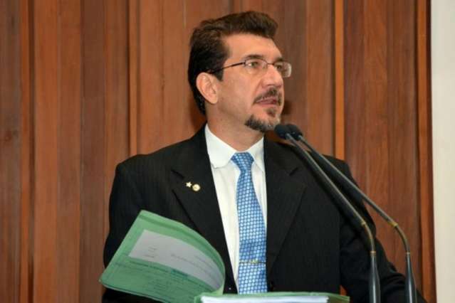 Deputados elogiam projeto que acaba com marca para cada governo