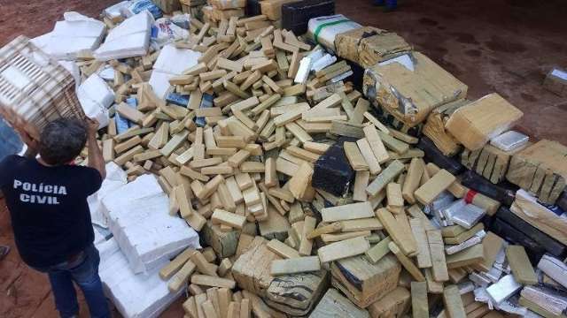 Pol&iacute;cia Civil incinera mais de 8,3 toneladas de drogas na regi&atilde;o da fronteira