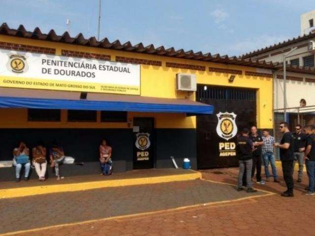 Preso come&ccedil;a tumulto na PED, arremessa objeto em agente e amea&ccedil;a degol&aacute;-lo 