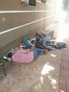 Moradores dormindo na manhã de hoje. Foto: Divulgação