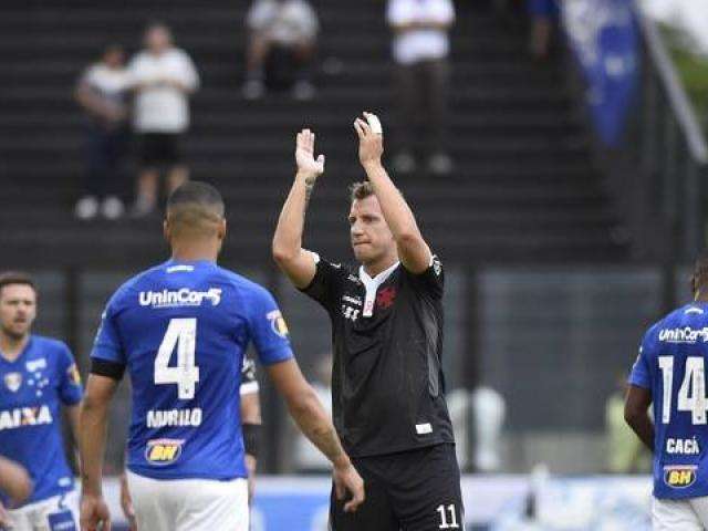 Sem grandes lances no 1º tempo Vasco vence o Cruzeiro por 2 a 0 no São