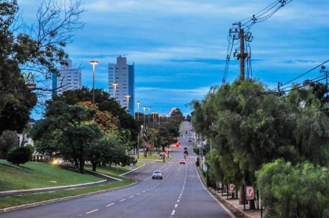 S&aacute;bado tem m&aacute;xima de 33&ordm;C e alerta para chuva forte em MS