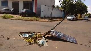 Poço de visita sem tampa na rua Raposo Tavares (foto Direto das Ruas)