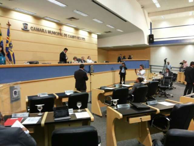 TJ suspende liminar e sal&aacute;rios de vereadores e prefeito sobem 61,97%