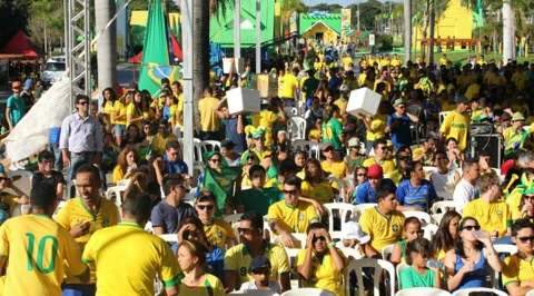 Agito na Praça da Copa começa às 12h para transmissão da estreia no Brasil 
