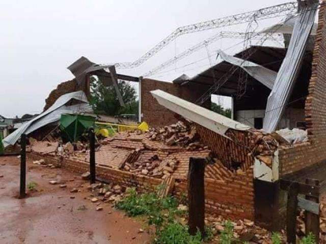 Temporal deixou rastro de destrui&ccedil;&atilde;o e preju&iacute;zo de R$ 200 mil em fazenda