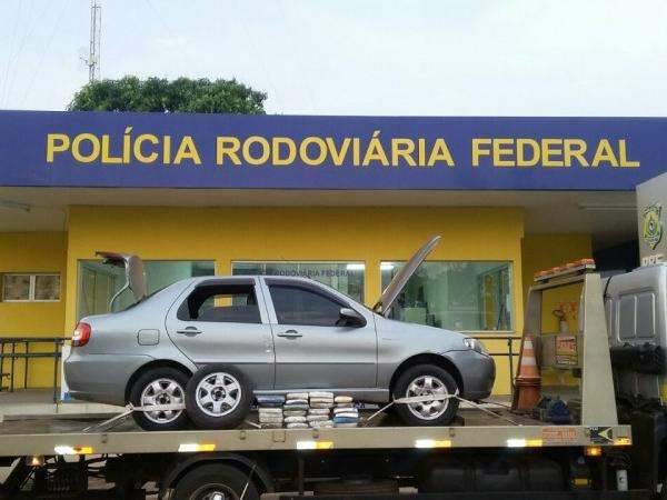 PRF ret&eacute;m carga de coca&iacute;na transportada em ve&iacute;culo guinchado