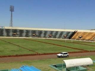 Estádio Douradão ainda não foi liberado por falta de laudos (Foto: Divulgação)