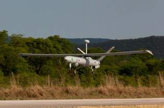 Aeronaves não tripuladas, chamadas como drones, serão usadas no sistema de monitoramento (Foto: Divulgação/Elbit)