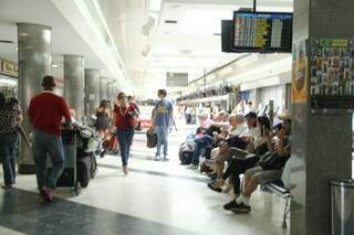 Passageiros de Campo Grande perderam pelo menos 10 voos nos últimos seis meses com a realocação de rotas das companhias aéreas (Foto: Alan Nantes)