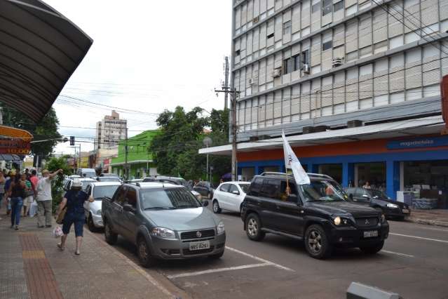 Carreata na Capital comemora a&ccedil;&atilde;o da Pol&iacute;cia Federal contra Lula