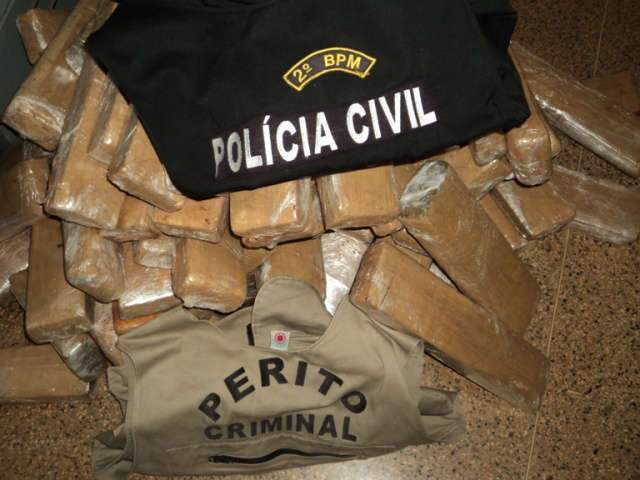  Gol recheado com maconha cai em valeta na MS-144 e m&atilde;e e filha s&atilde;o presas