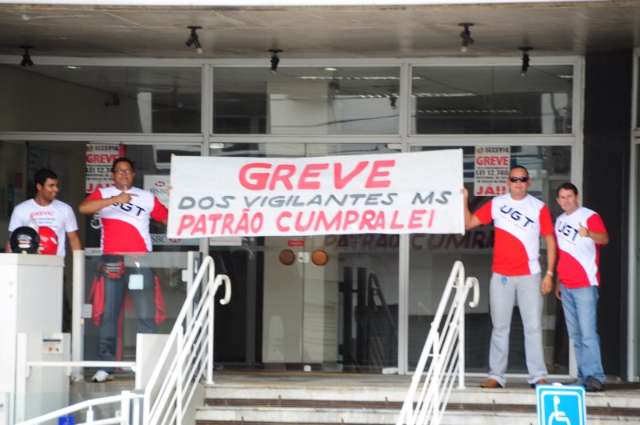 Vigilantes n&atilde;o assinam liminar e greve continua amanh&atilde;