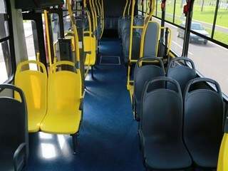 Ônibus vazio; novos veículos estão sendo entregues nesta terça-feira (Foto: Alcides Neto)