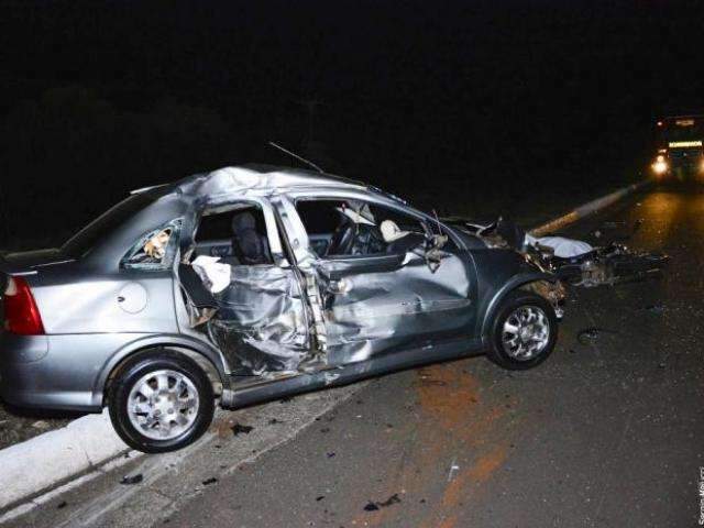 Motociclista morre ao ser atingido por carro que bateu em anta na BR-267